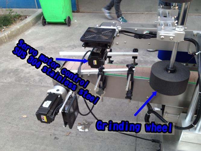 Makîneya nîşankirina şûşeya piçûk a horîzontal / makîneya serlêkerê ya nîşana otomatîk