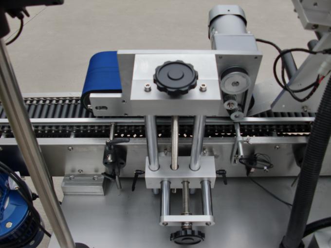 Leza bilind makîneya nîşankirina şûşeya tam-otomatîk ji bo stickera xwerû şûşeyek piçûk