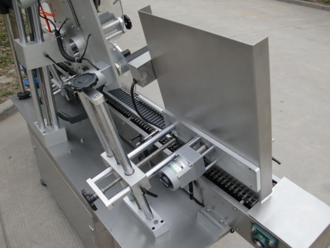 Leza bilind a tenekeyên tenişta dorûbera piçûk makîneya zeliqok, alavê zexmeyê ya nîşana şûşeya reş ya çavê ji bo kozmetîkê