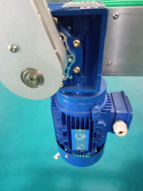 SUS304 Kabîneya Du Aliyan Machineûşeya Qada Mifteya Dabeşandina ickûşeyek Bi Hilberên Lênihêrîna Kesane