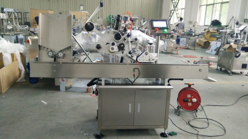 Çîn Leza Bilind a qutiyên dewra piçûk alavê zeliqandina nîşangir, makîneya zeliqok a nîşana şûşeya reş ya çavê ji bo dabînkerê kosmetîk