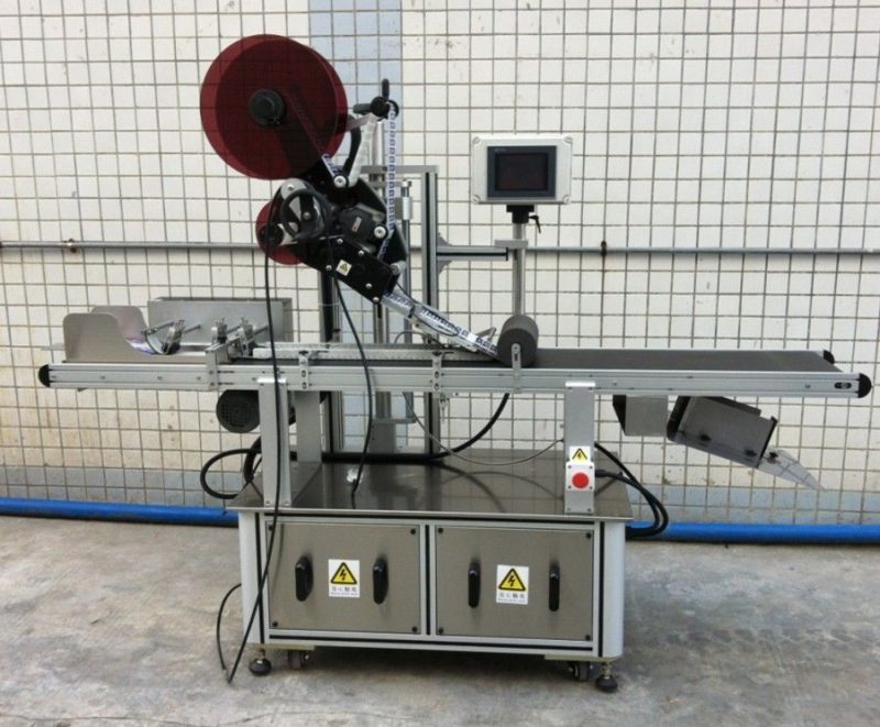 Çînê Makîneya Topavêjkirina Jorîn Ji Bo Mask / Karton / Belavên Kaxezî yên Ne Belavkirî, Serîlêdêrkarê Labelê ya Rûyê Flat dabînker